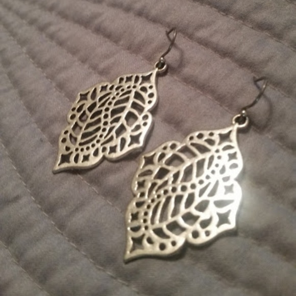 Lucky Brand Jewelry - LUCKY BRAND FILIGREE LEAF DROP EARRINGS